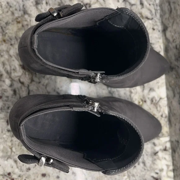 Liz Claiborne Temple Gray suede like stacked heel booties Size 9 1/2 - Picture 5 of 9